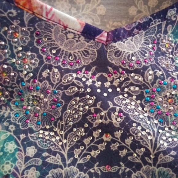 Floral top - Picture 2 of 3